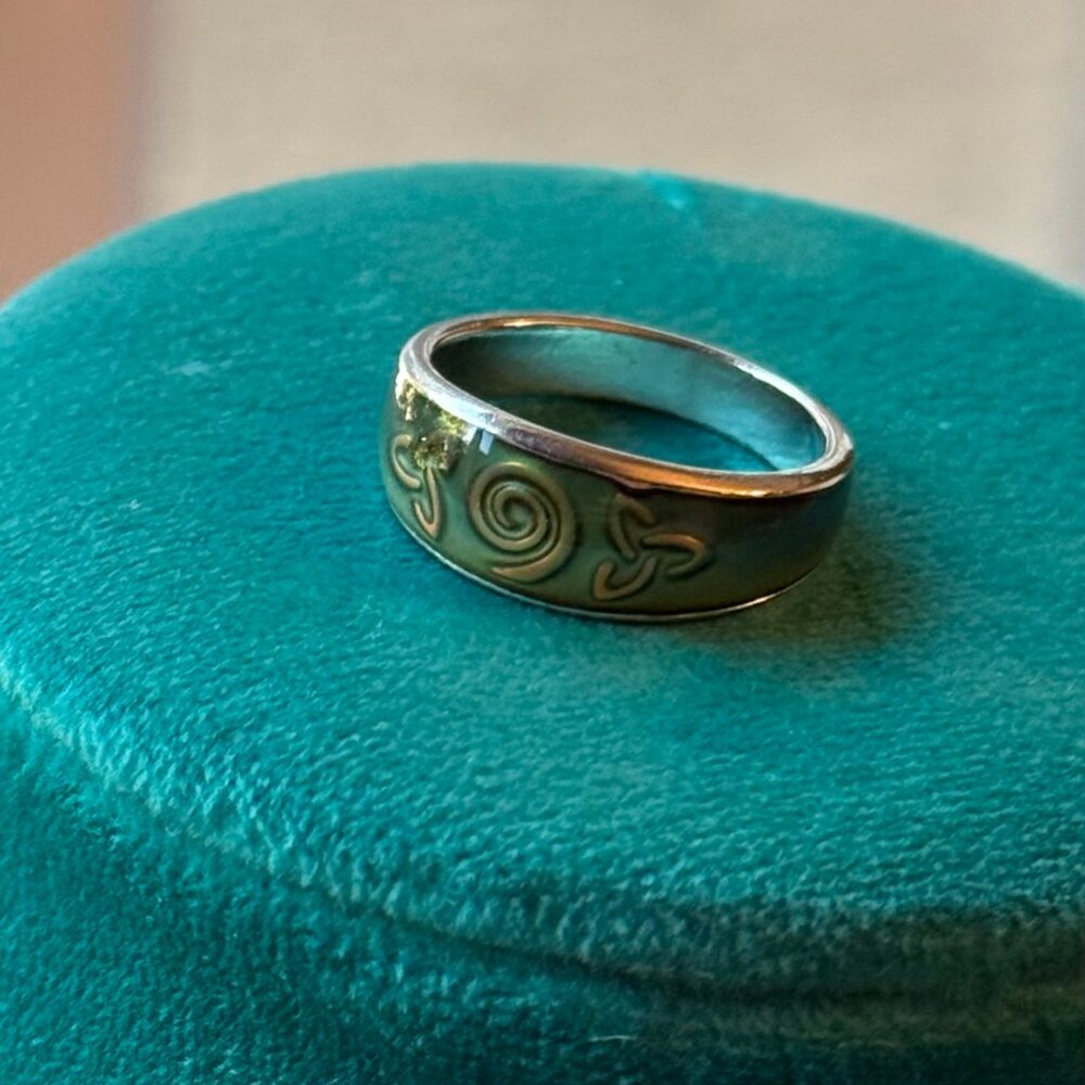 Mood Ring Sea Gems Celtic Knot Silver Tone